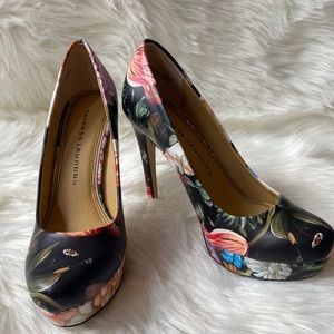 Chinese laundry wonder floral platform pumps